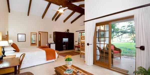 Lupus Den Country House B&B Sunland ภายนอก รูปภาพ